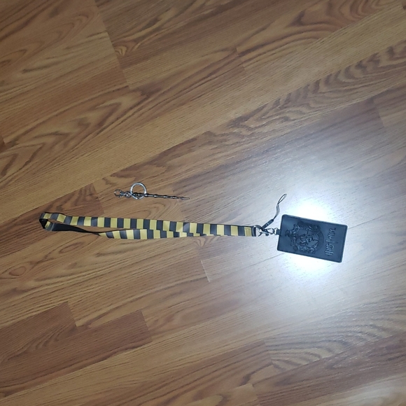 2 Harry Potter Hufflepuff lot lanyard wand keychain NWOT universal studios black